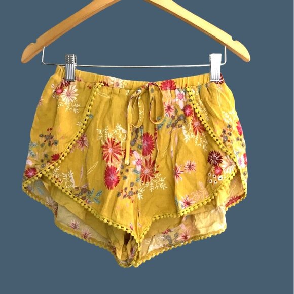 COTTON CANDY LA - YELLOW FLORAL SHORTS LIGHT WEIGHT SIZE SMALL - Picture 1 of 6